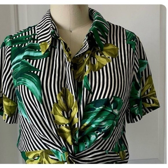 JJ &Fairyland Striped Tropical Print Crop Top Short Sleeve Button Down  Size S - Picture 2 of 8